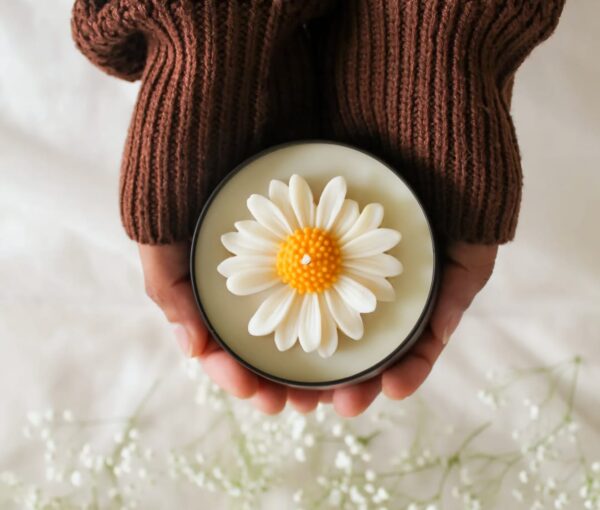 Glass Jar candle With Daisy Flower - Image 3